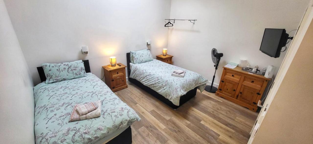 كامبرلي Deepcut Lodge Bed & Breakfast Self Service المظهر الخارجي الصورة