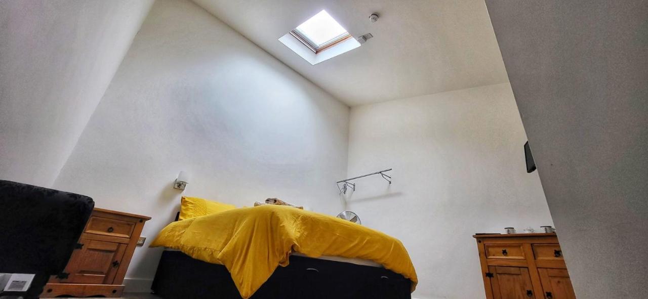 كامبرلي Deepcut Lodge Bed & Breakfast Self Service المظهر الخارجي الصورة