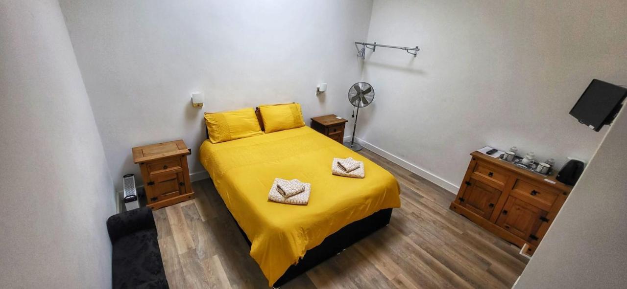 كامبرلي Deepcut Lodge Bed & Breakfast Self Service المظهر الخارجي الصورة