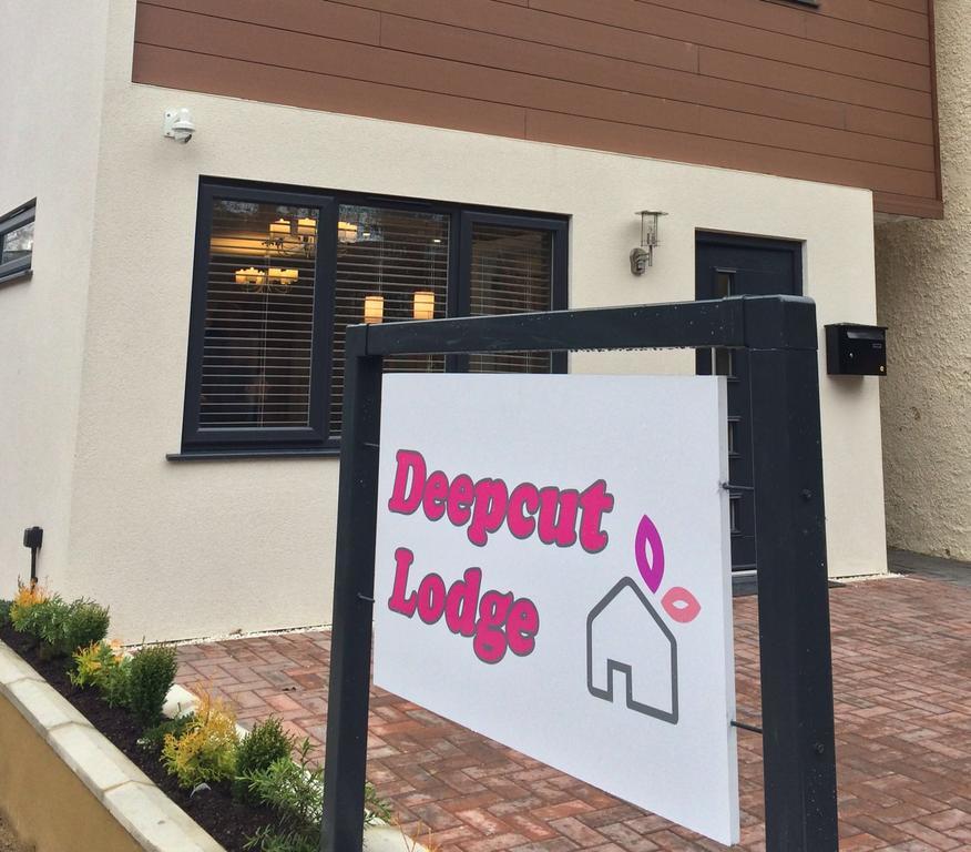 كامبرلي Deepcut Lodge Bed & Breakfast Self Service المظهر الخارجي الصورة
